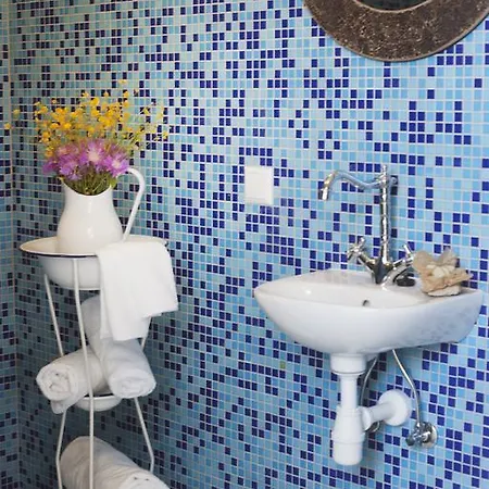 Luscher & Matiesen Muhu Winehouse *